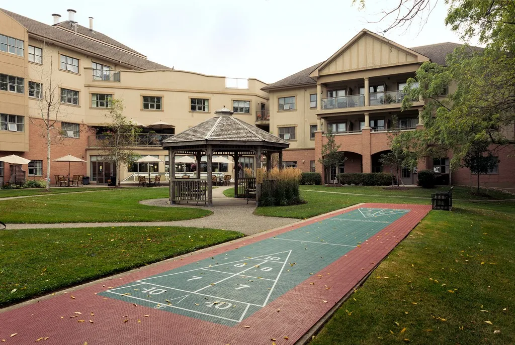Landscaped courtyard and gazebo at Amica Swan Lake