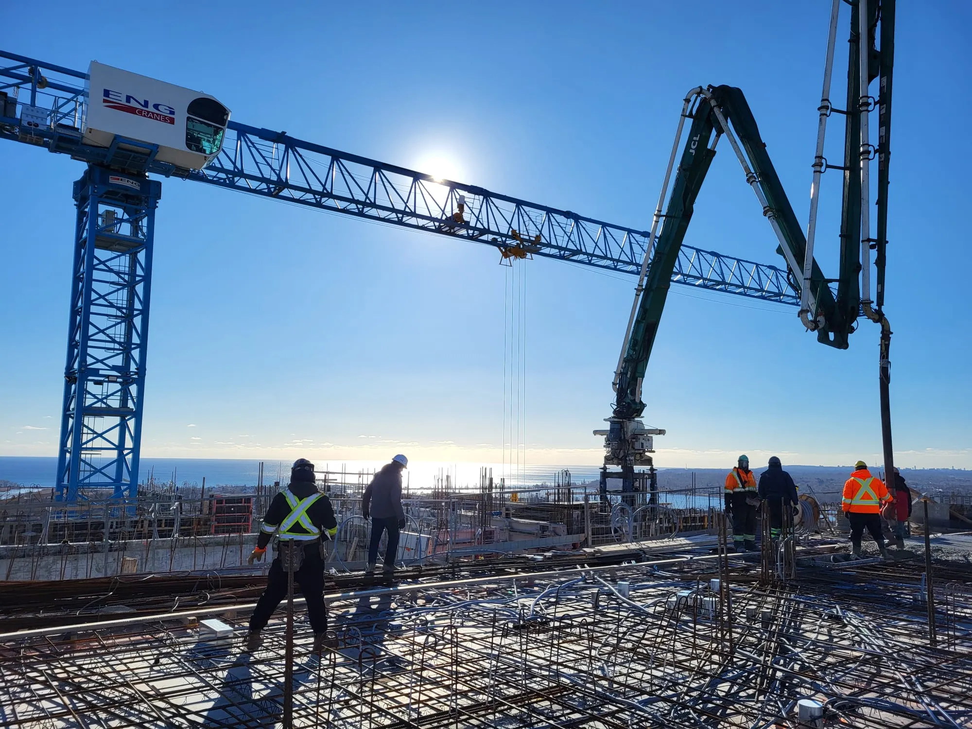 Crew, reinforcement and concrete placing equipment on the Universal City Three deck